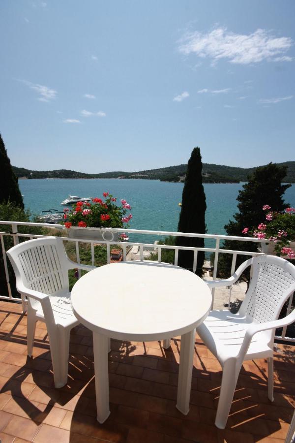 Apartments By The Sea Tisno, Murter - 5141 מראה חיצוני תמונה