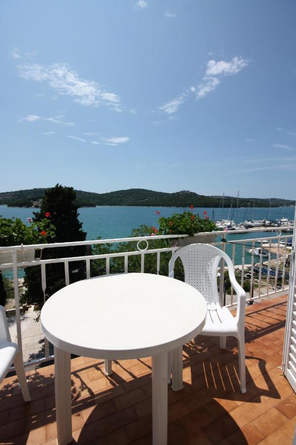 Apartments By The Sea Tisno, Murter - 5141 מראה חיצוני תמונה